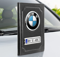 Portofel personalizat pentru acte auto, cu siglă și număr de înmatriculare – negru lucios
